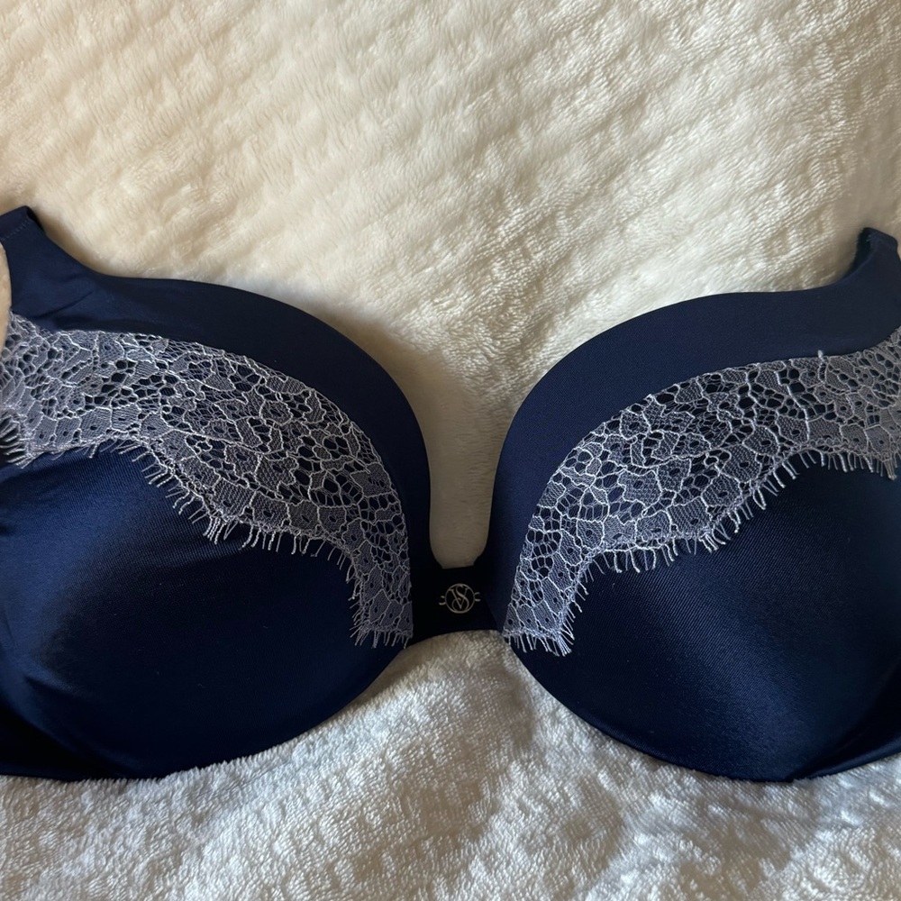 Navy + Lace Victoria’s Secret push up Bra 34B like new